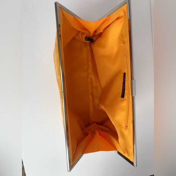 Yellow clutch with frame - Picture 2 of 6